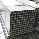 ขายส่งเหล็กกล่อง ยกมัด สต็อกเหล็กกล่องสี่เหลี่ยม (SHS) หลายขนาด พร้อมส่ง - Wholesale stack of Square Hollow Section (SHS) steel tubes in warehouse, bulk galvanized steel supply.