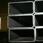 เหล็กกล่อง 4x2 นิ้ว ราคาเหล็กกล่องแบน หน้าเต็ม แข็งแรง ทนทาน 4x2 inch rectangular steel tube price close-up of carbon steel box section